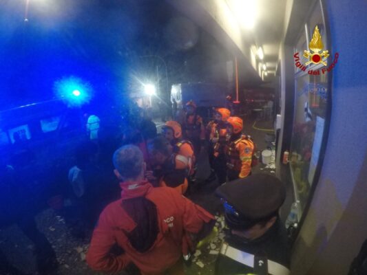 Notte drammatica al porto di Rapallo: barche affondate, sedici persone salvate in extremis