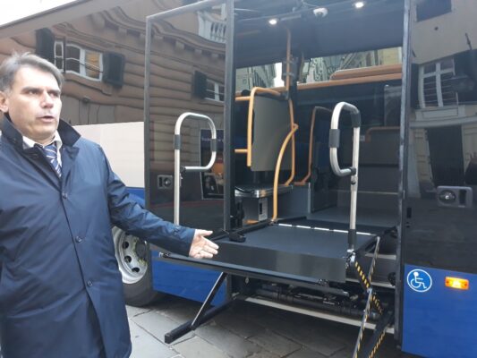 Autobus con pedana per disabili, due mezzi circoleranno in Fontanabuona