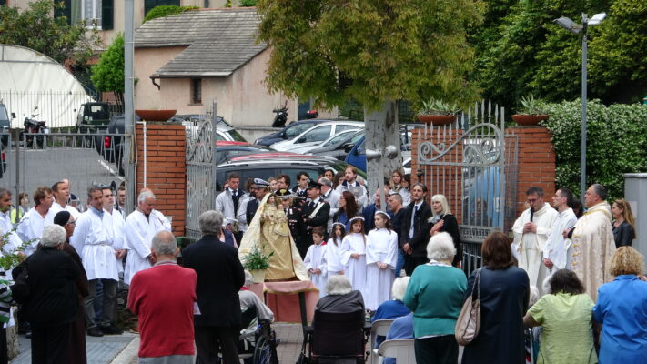 La processione della Madonna della Rosa a Santa Margherita