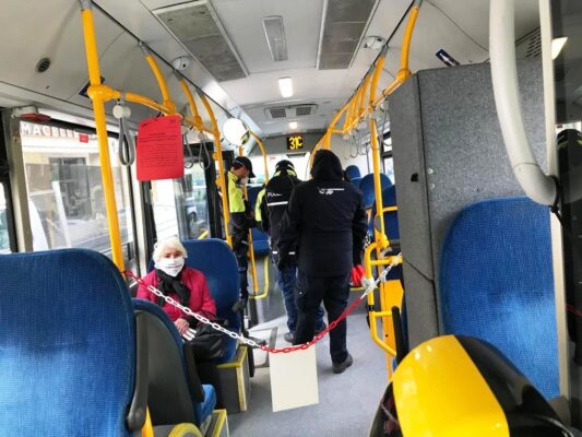 “Sui bus possono essere occupati tutti i posti”