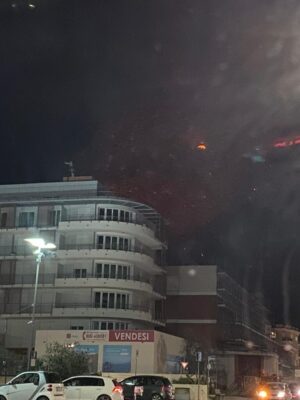 Incendio a Cavi, sul posto i vigili del fuoco e i carabinieri