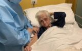La vaccinazione di Caterina a 99 anni