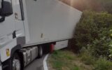camion incastrato strada leivi