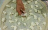 preparazione focaccia formaggio