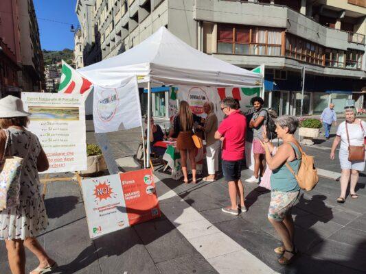 banchetto petizione pd 5 stelle