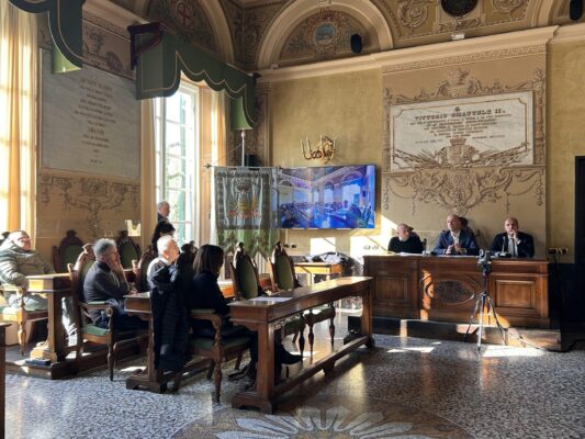Cantero incontro a Palazzo Bianco Cantero incontro a Palazzo Bianco