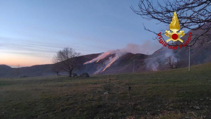 incendio cichero vigili fuoco incendio cichero vigili fuoco