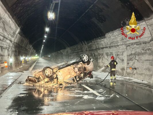 vigili fuoco incidente galleria sant'ambrogio autostrada vigili fuoco incidente galleria sant'ambrogio autostrada