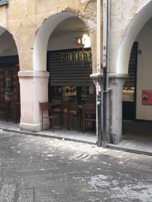 caduta calcinacci via martiri della liberazione caduta calcinacci via martiri della liberazione