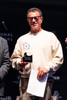 Matteo Garrone con Icon Award 2025_ph Lucrezia Corciolani Matteo Garrone con Icon Award 2025_ph Lucrezia Corciolani