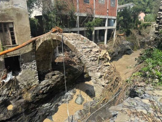 arco antico ponte monleone resistito piena
